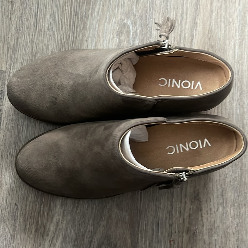 Vionic Serena Suede Ankle Boots in Gray Size 6 - Picture 11 of 13